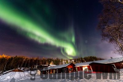 Nordlicht
auf der suche nach dem Polarlicht Aurora Borealis
Schlüsselwörter: Nordland;Norwegen;Schweden;Dänemark;Aurora Borealis;Trondheim;Tromsö;Umea;Mo I Rana;Polarkreis;Arctic Circle;Nordkap: Bergen