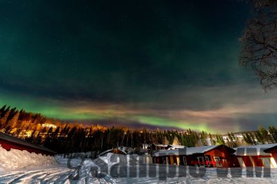 Nordlicht
auf der suche nach dem Polarlicht Aurora Borealis
Schlüsselwörter: Nordland;Norwegen;Schweden;Dänemark;Aurora Borealis;Trondheim;Tromsö;Umea;Mo I Rana;Polarkreis;Arctic Circle;Nordkap: Bergen